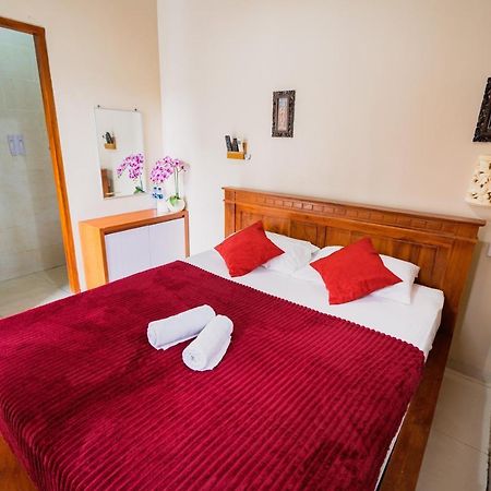 Guesthouse Cempaka Putih Seminyak Buitenkant foto