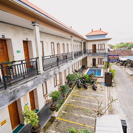 Guesthouse Cempaka Putih Seminyak Buitenkant foto