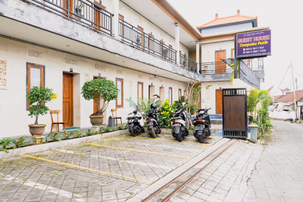 Guesthouse Cempaka Putih Seminyak Buitenkant foto