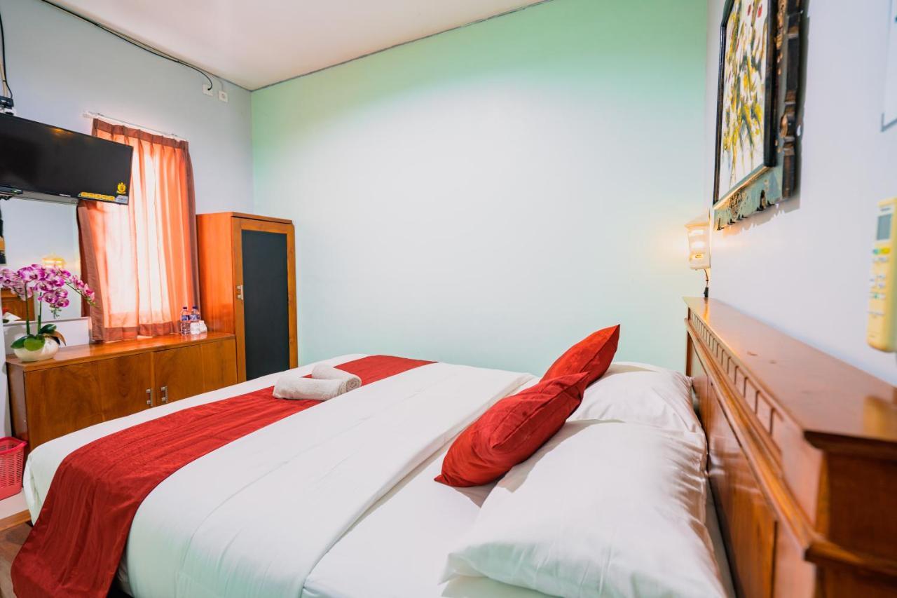 Guesthouse Cempaka Putih Seminyak Buitenkant foto