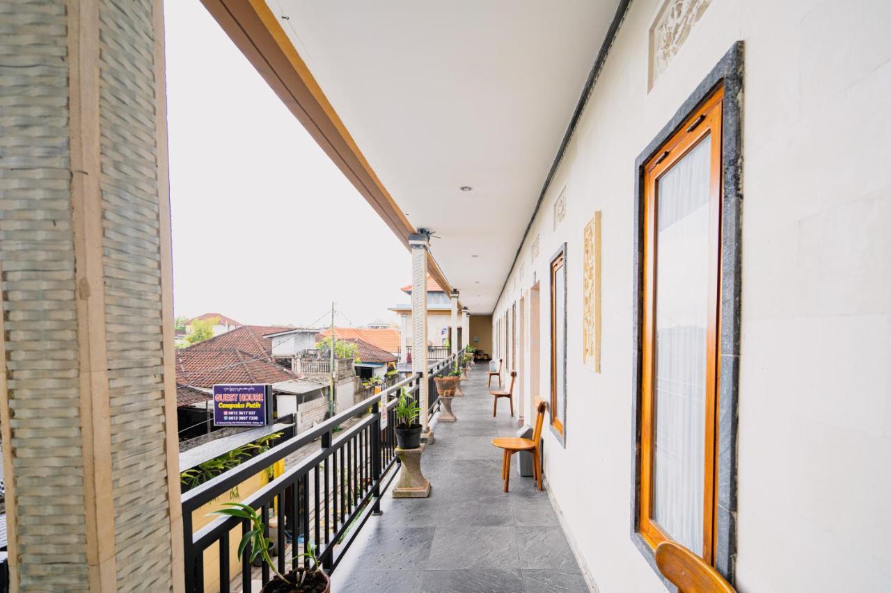 Guesthouse Cempaka Putih Seminyak Buitenkant foto