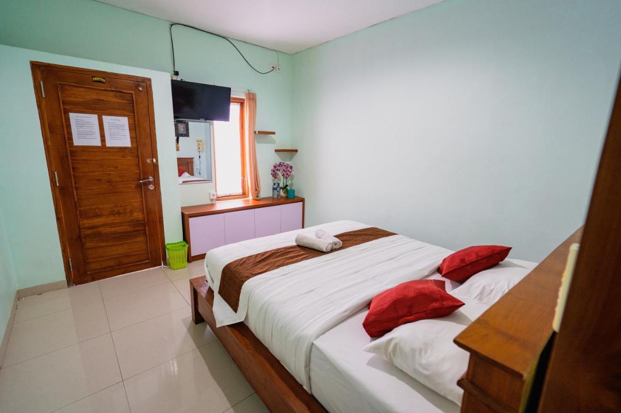 Guesthouse Cempaka Putih Seminyak Buitenkant foto