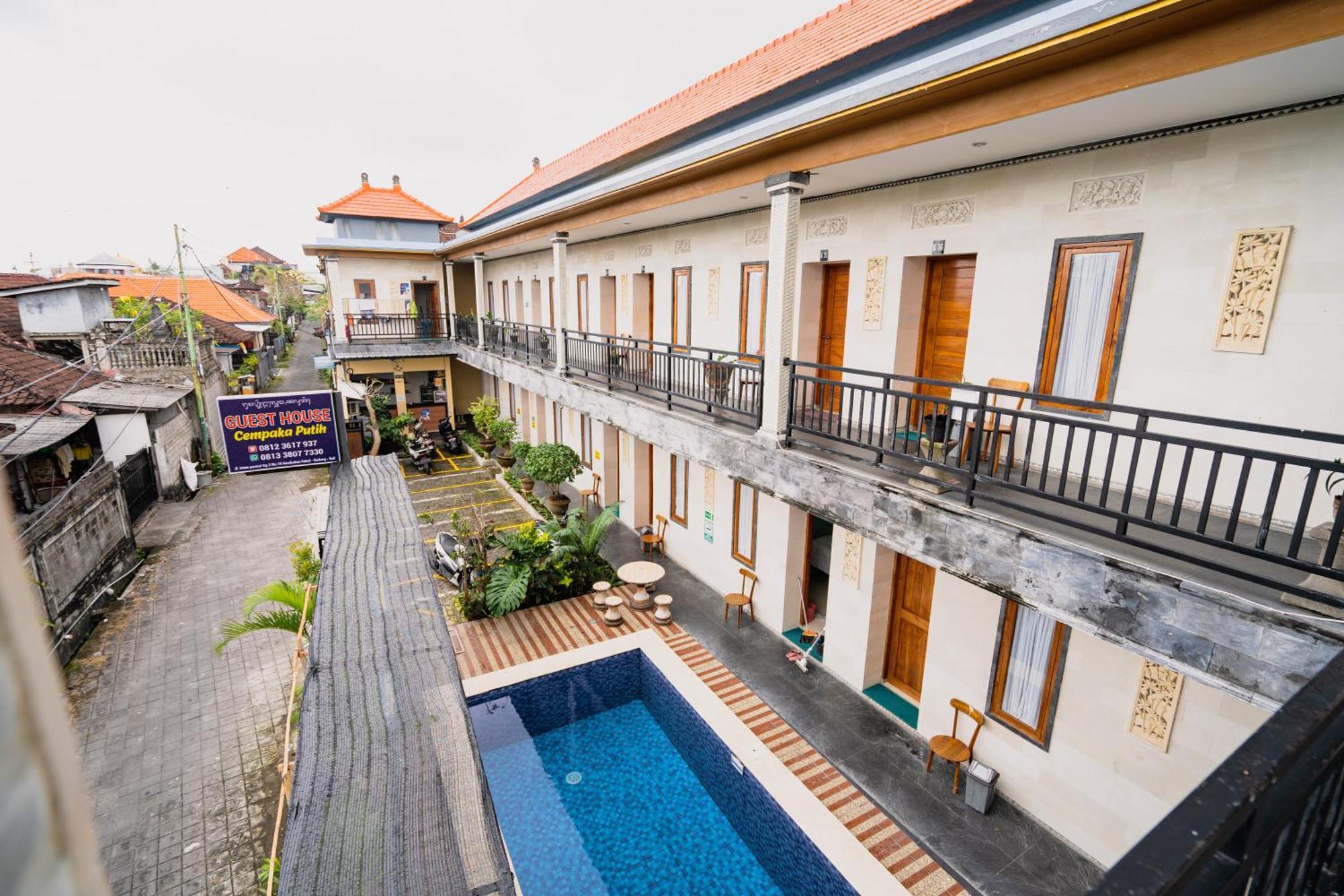 Guesthouse Cempaka Putih Seminyak Buitenkant foto