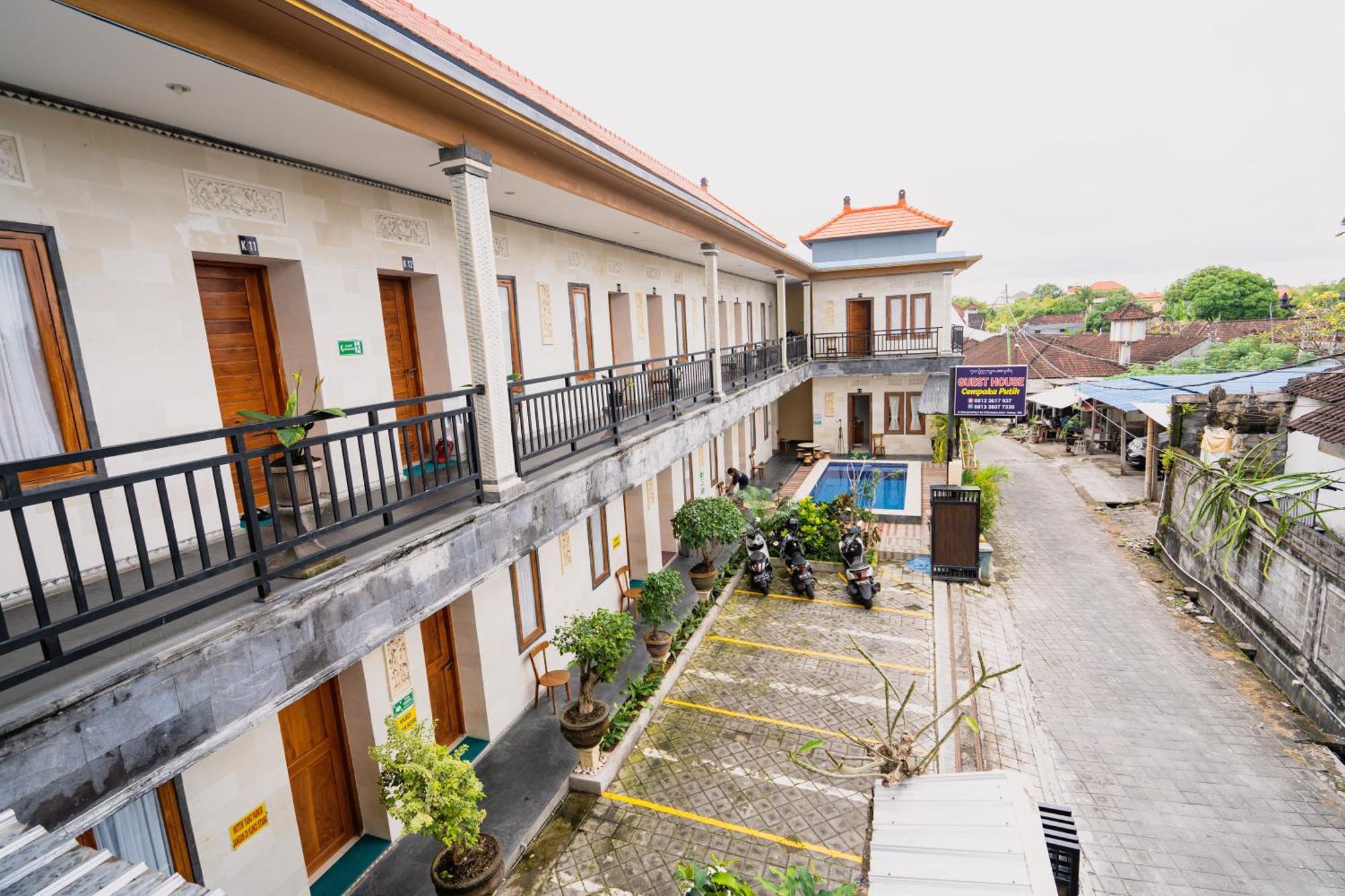 Guesthouse Cempaka Putih Seminyak Buitenkant foto